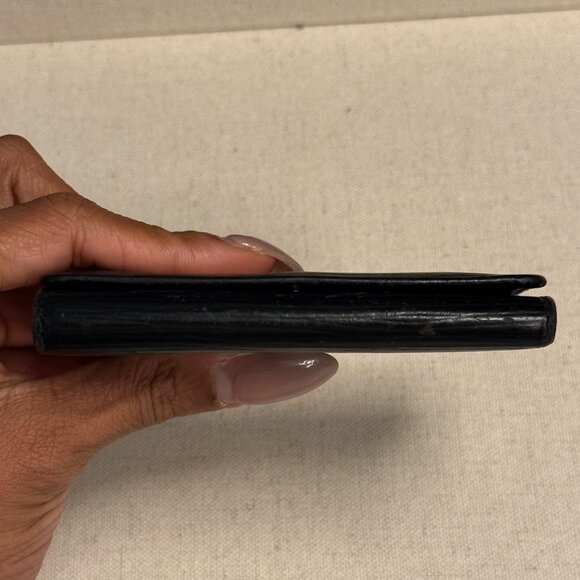 Louis Vuitton Epi Leather 4 Key Holder - Picture 12 of 12